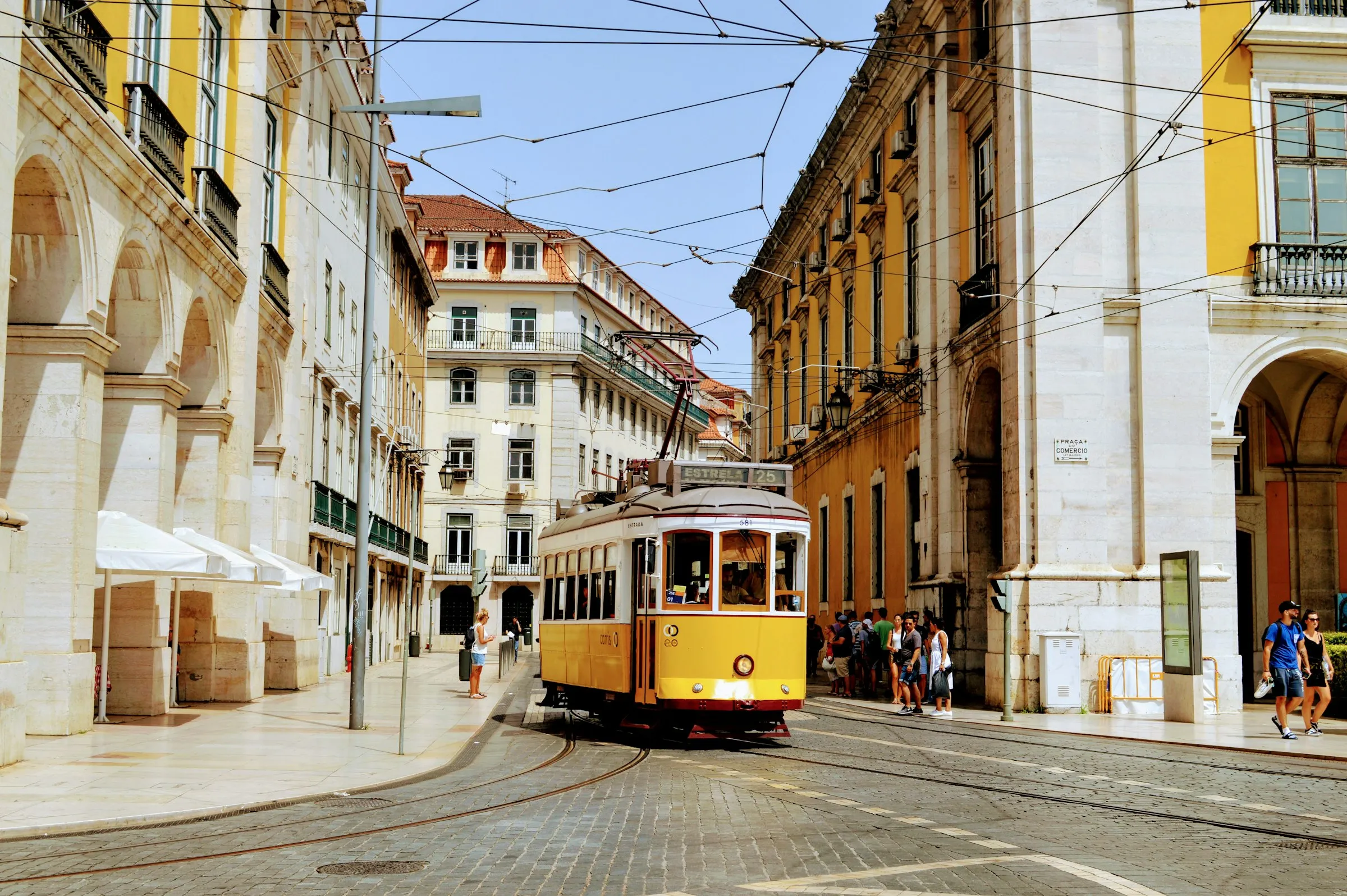 Bica tram, empty at last. · Photo: Aayush Gupta / Unsplash