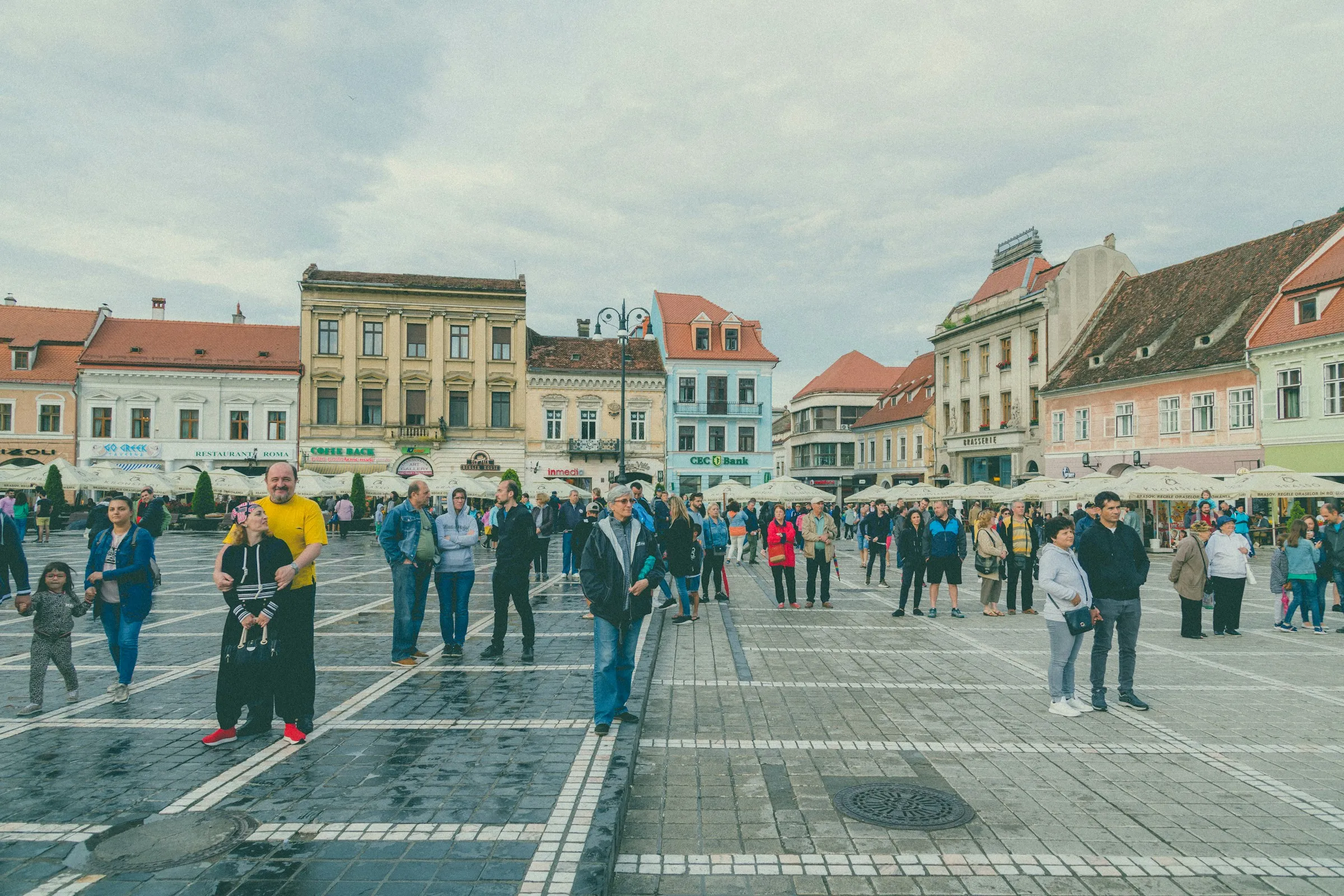 Piata Sfatului, where every walk begins again. · Photo: Hari Nandakumar / Unsplash