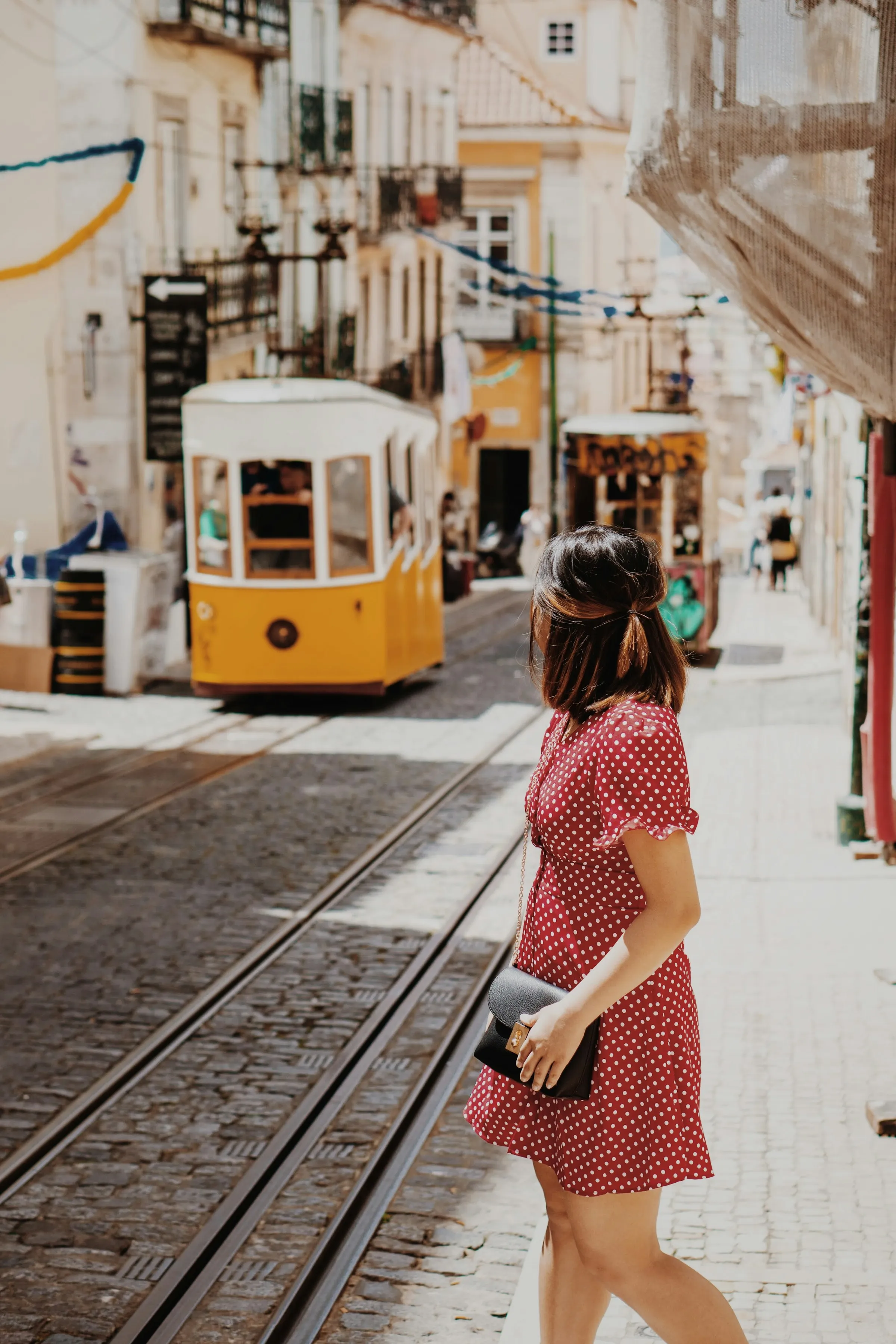 Alfama rooftops, from Miradouro das Portas do Sol. · Photo: Julian Dik / Unsplash